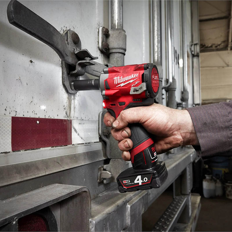 Avvitatore a batteria Milwaukee - compatto attacco ½″ M12FIW-0 img2