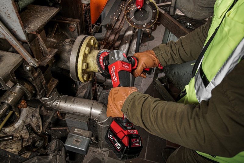 SMERIGLIATRICE A BATTERIA MILWAUKEE M18FSAG - immagine 3